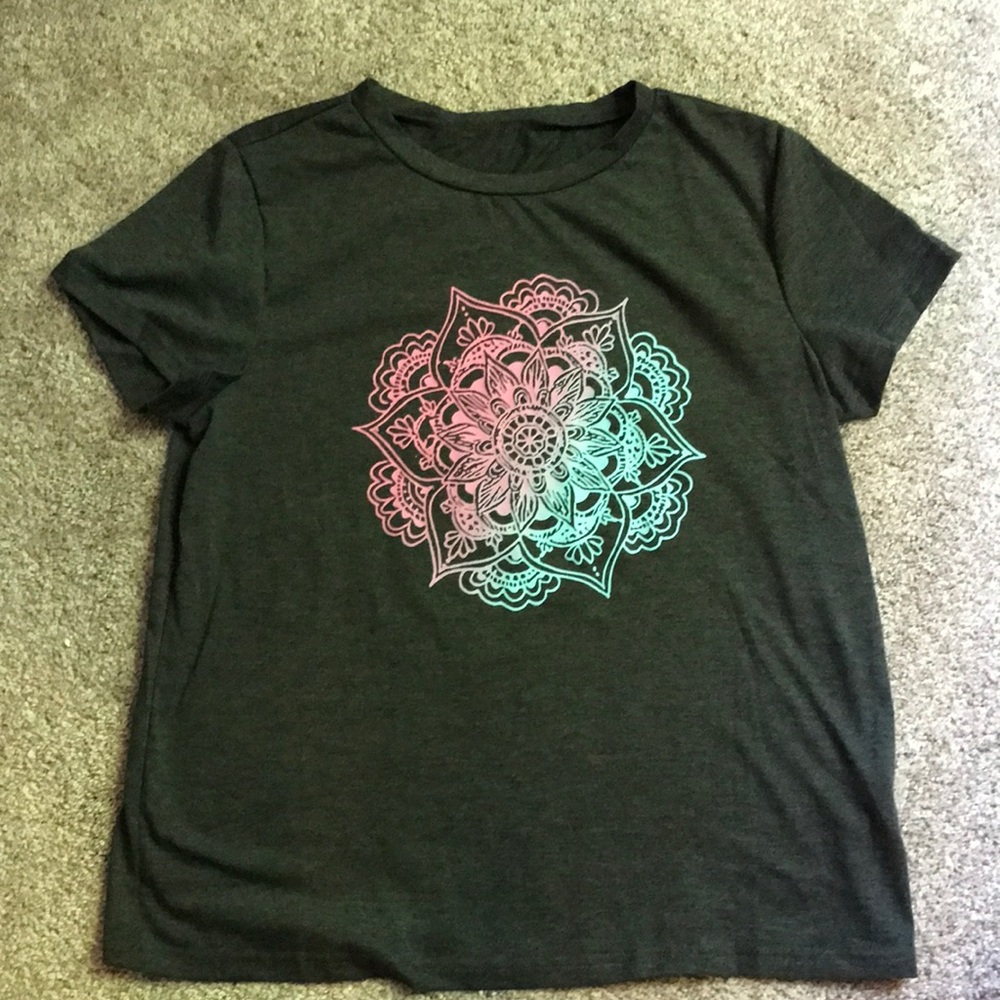 NWOT Mandala Women dark grey tee L